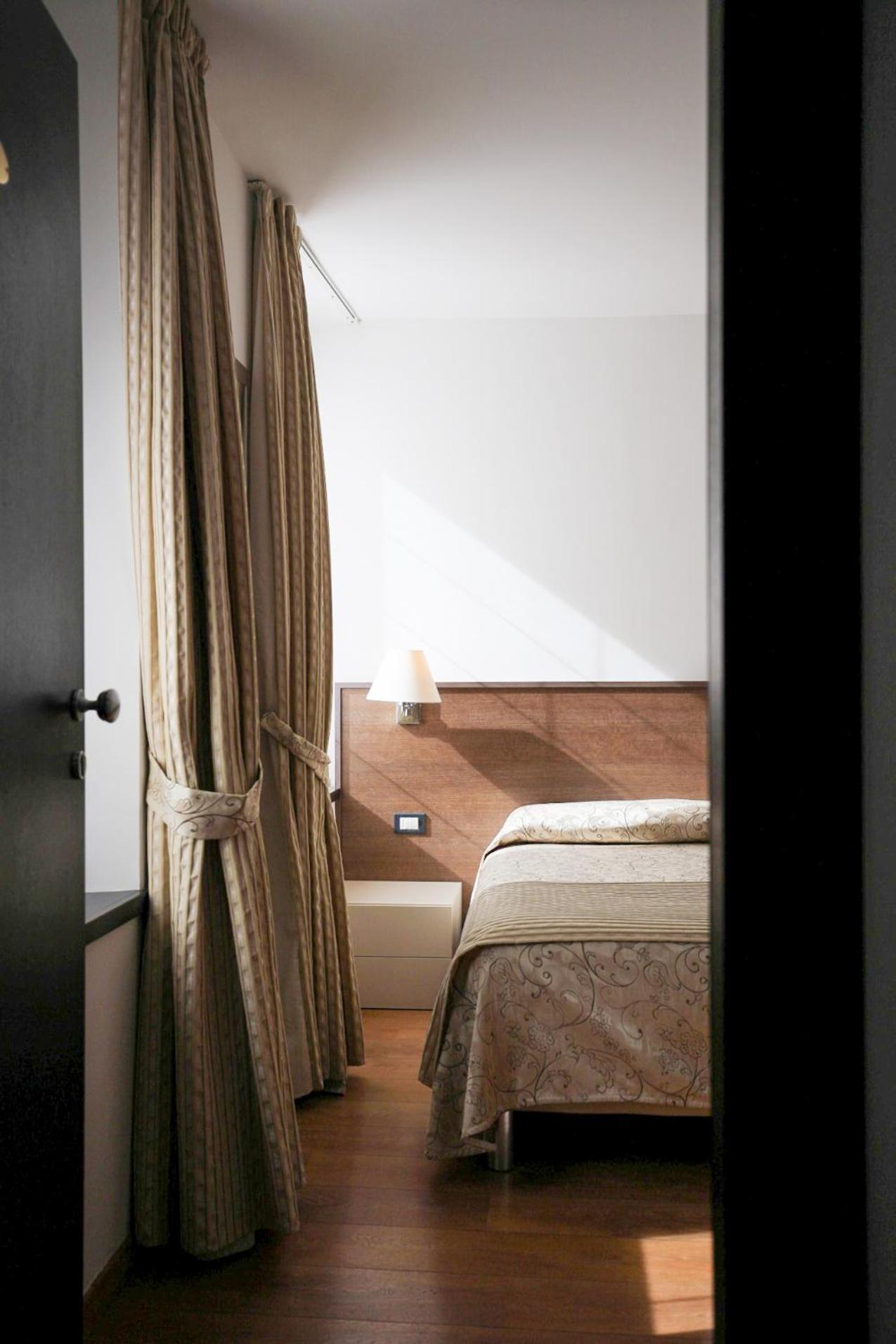 Albergo Antica Locanda กลูโซเน ภายนอก รูปภาพ