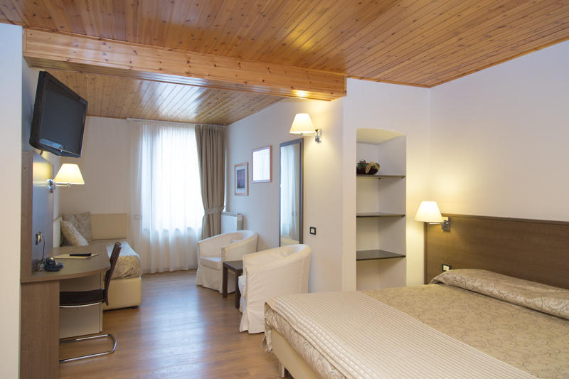 Albergo Antica Locanda กลูโซเน ภายนอก รูปภาพ