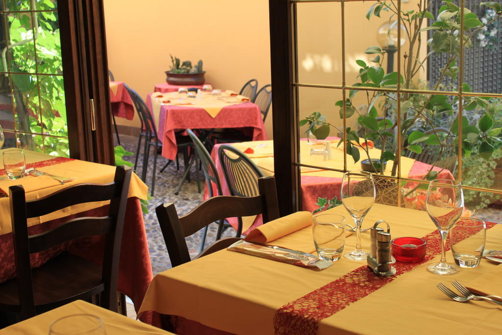 Albergo Antica Locanda กลูโซเน ภายนอก รูปภาพ
